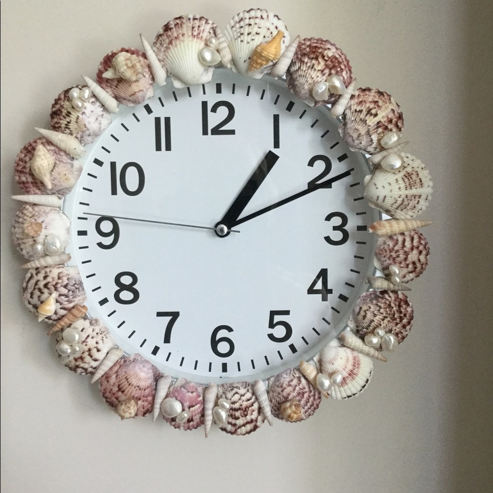 Seashell and pearl encrusted clock